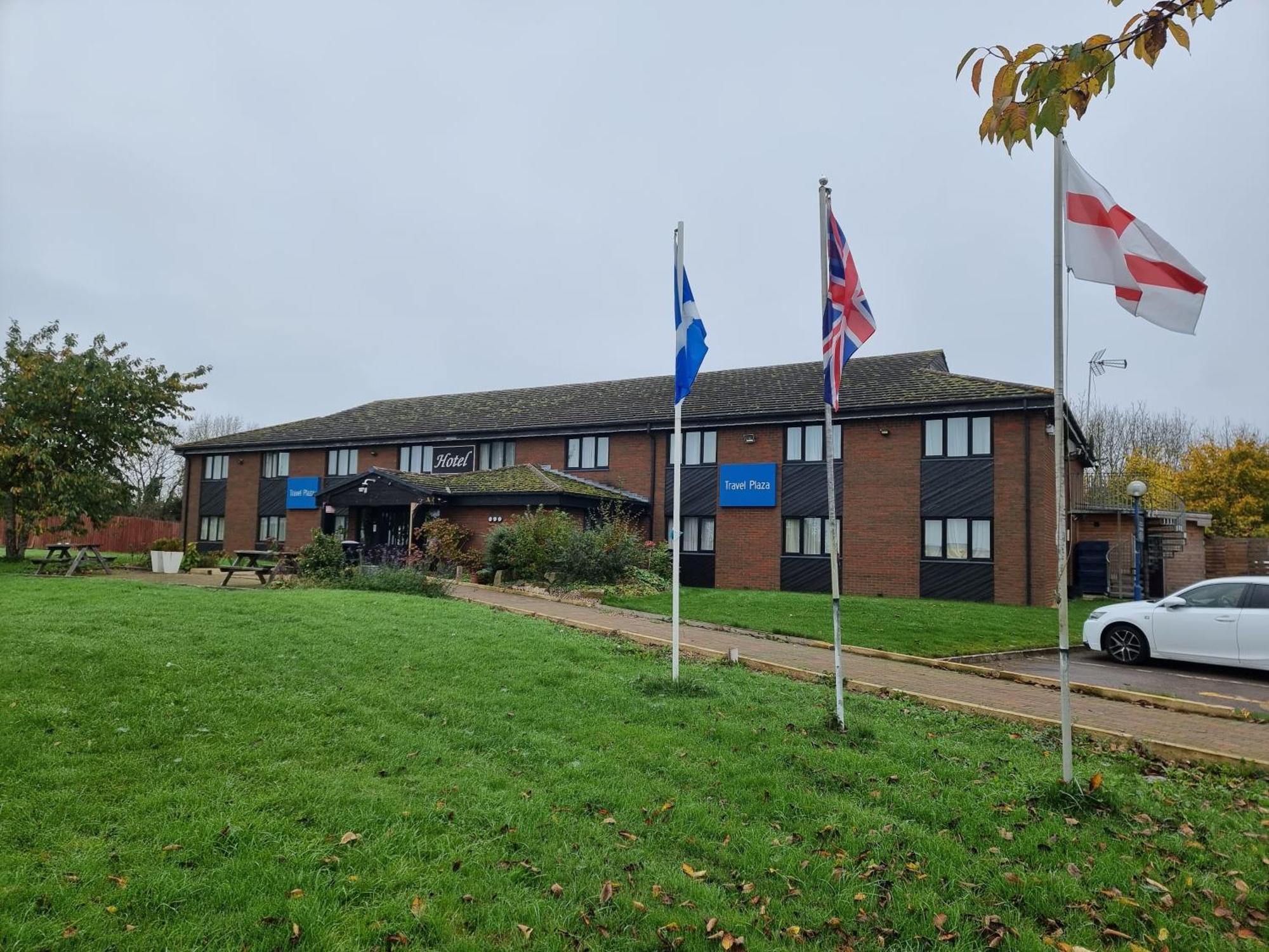 Travel Plaza Hotel Desborough Exterior photo